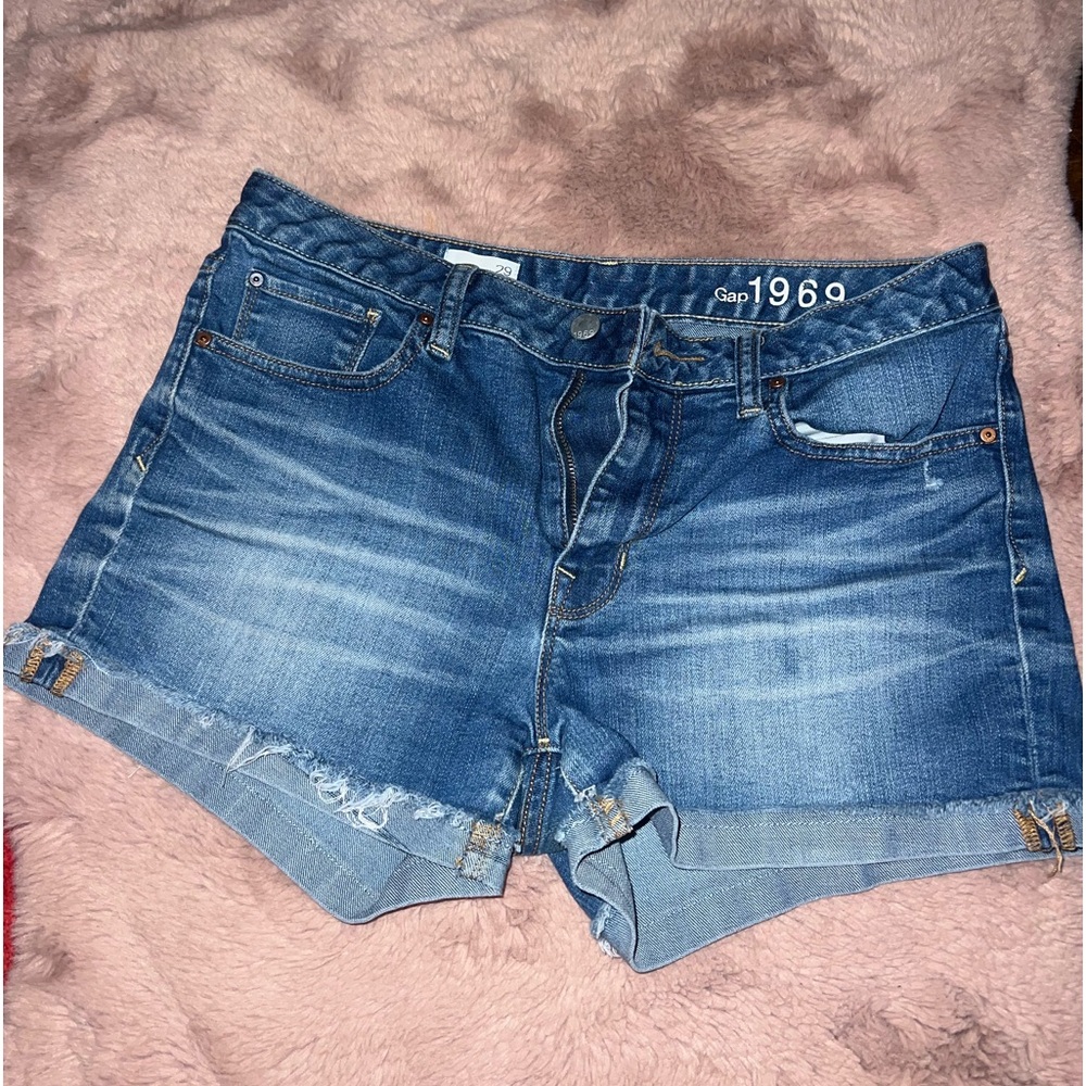 gap shorts